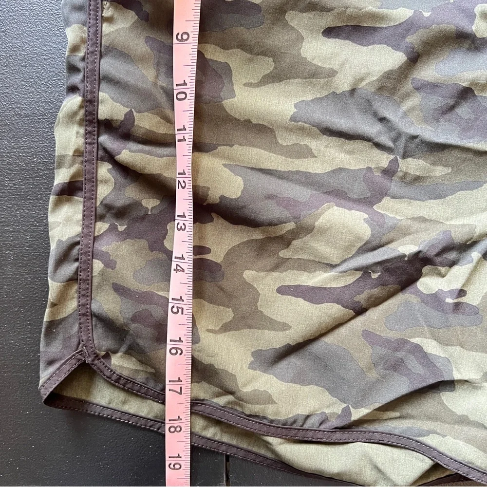 Vuori Banks Hybrid Green Camo Shorts Swim Trunks Men’s - Picture 11 of 11